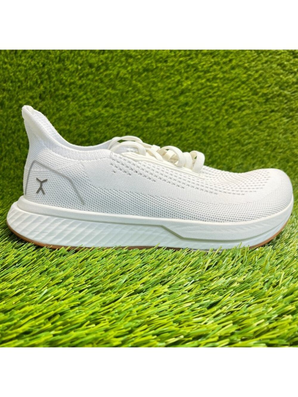 Flux Adapt Runner White Gum Womens Size 8.5 Mens Size 7 Running Athletic Shoes